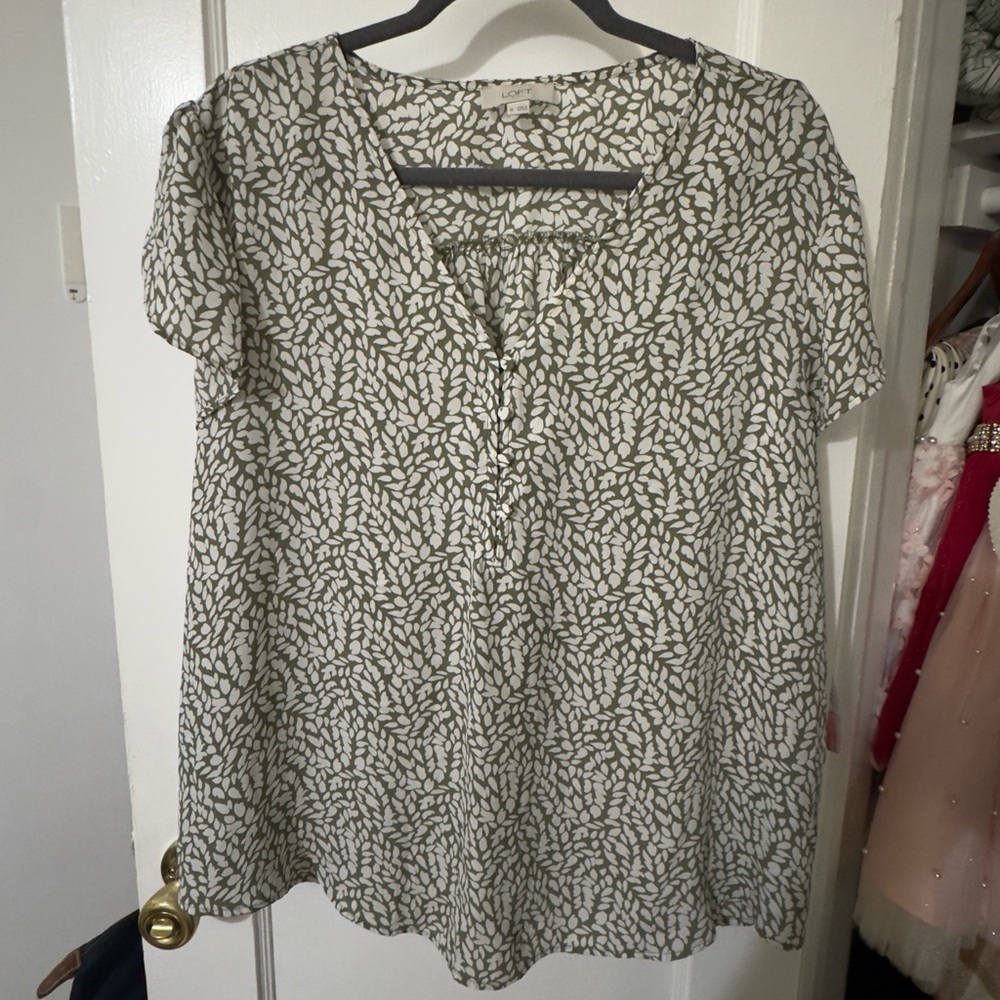 LOFT Green and White Leaf Pattern Blouse